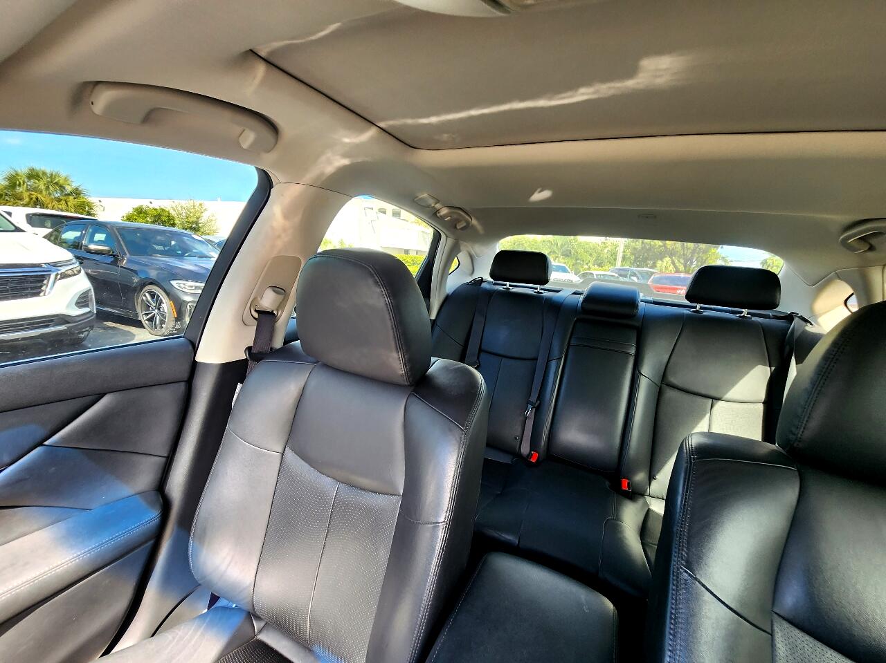 2015 INFINITI Q70 Sedan - $19,999