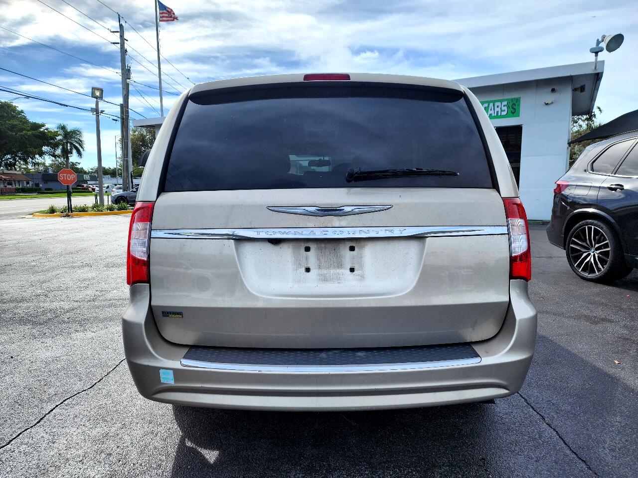2012 CHRYSLER Town and Country Minivan - $2,500