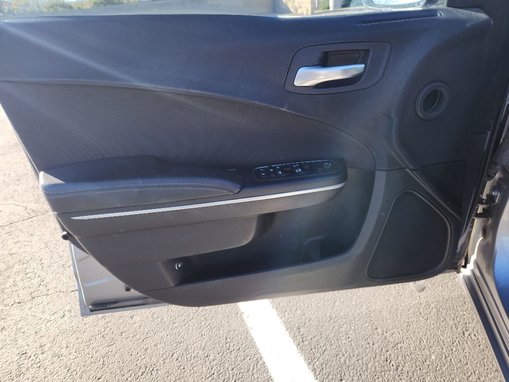 Dodge Charger SE 2017