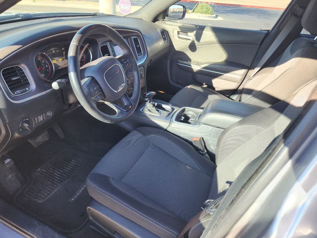 Dodge Charger SE 2017