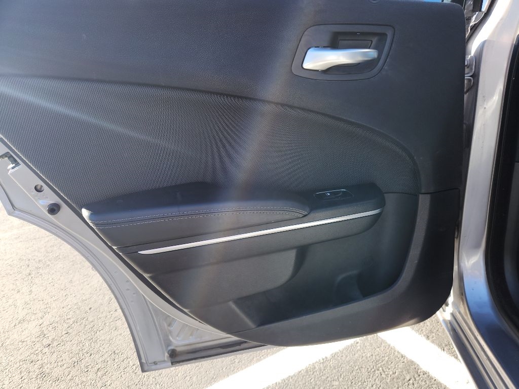 Dodge Charger SE 2017