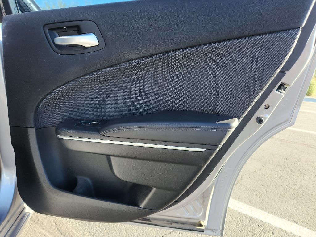 Dodge Charger SE 2017