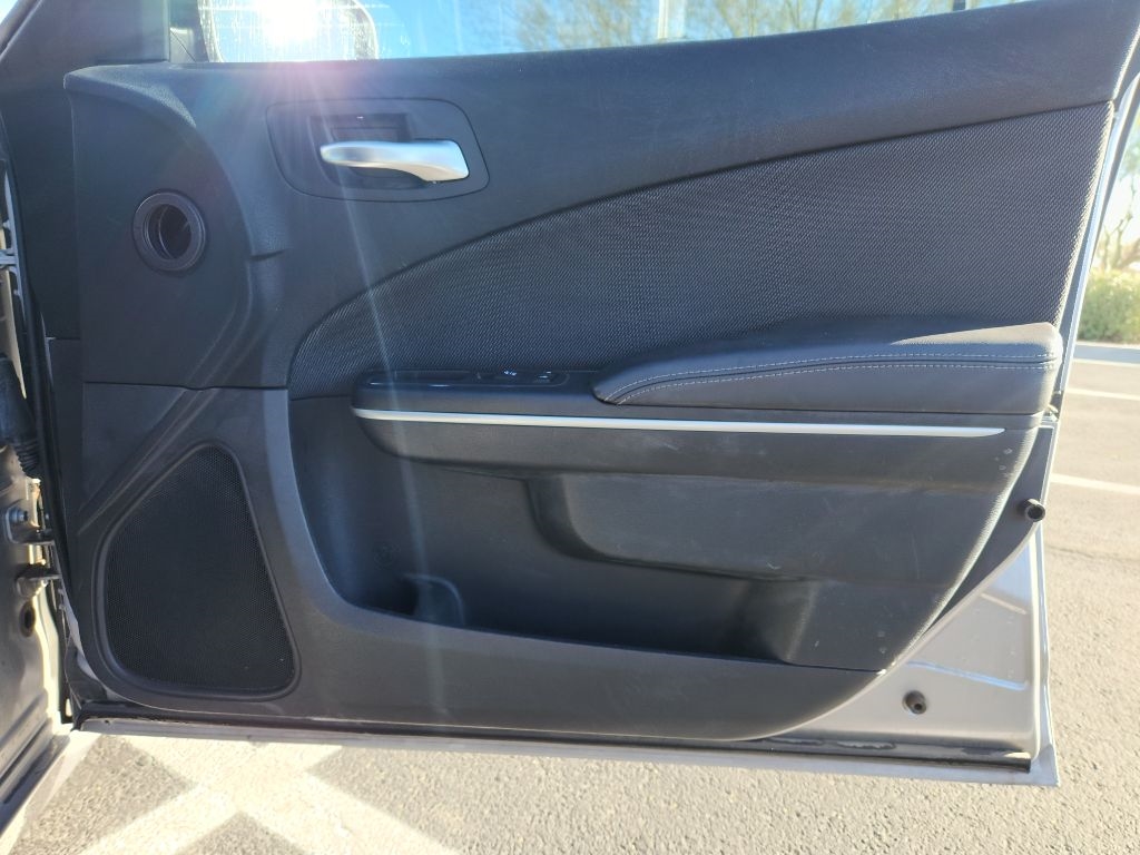 Dodge Charger SE 2017