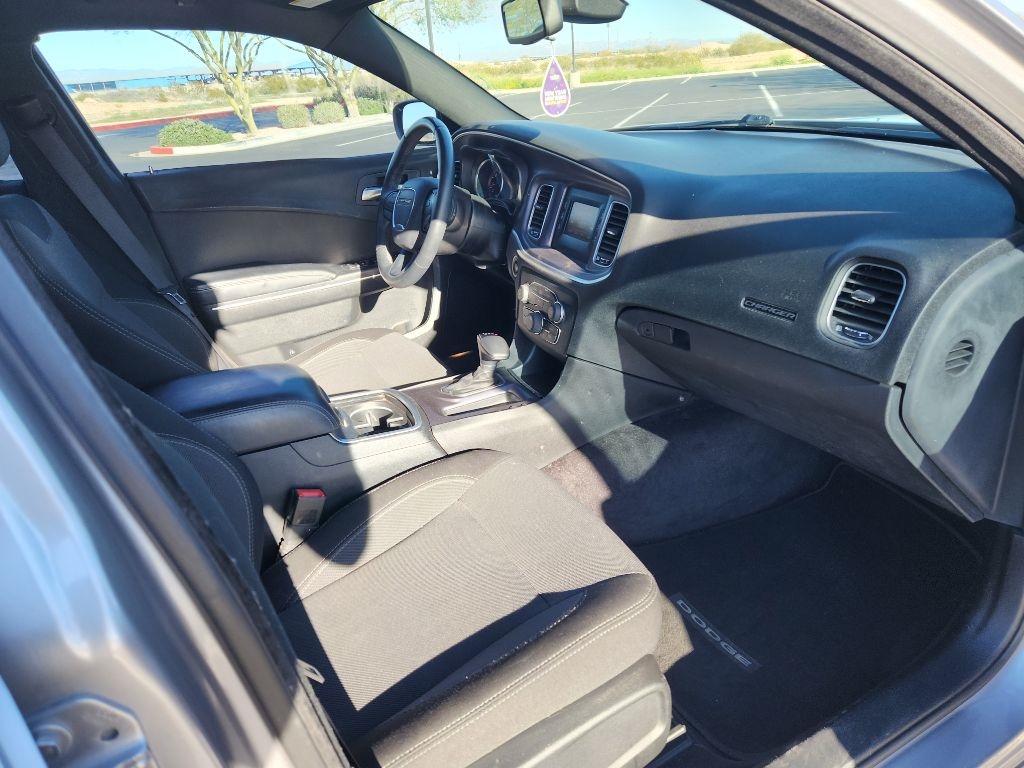 Dodge Charger SE 2017