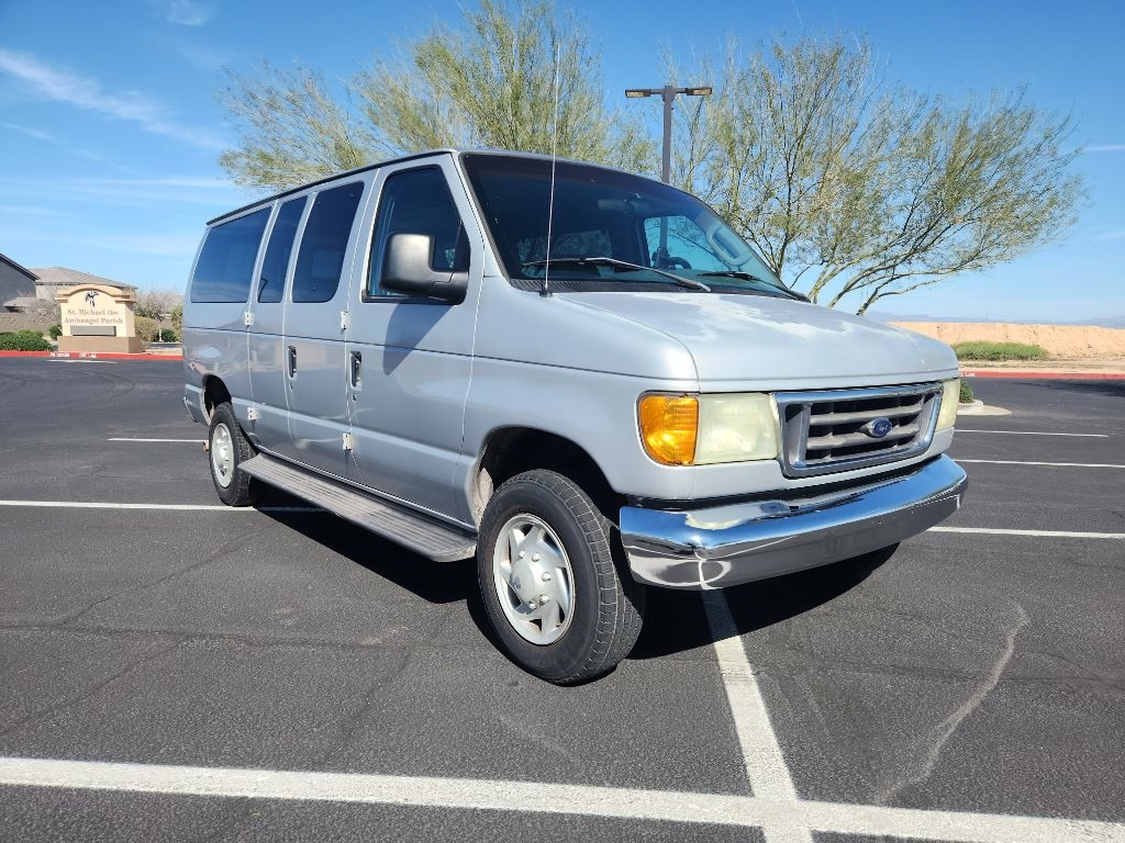 Ford Econoline E-350 XL Super Duty 2005