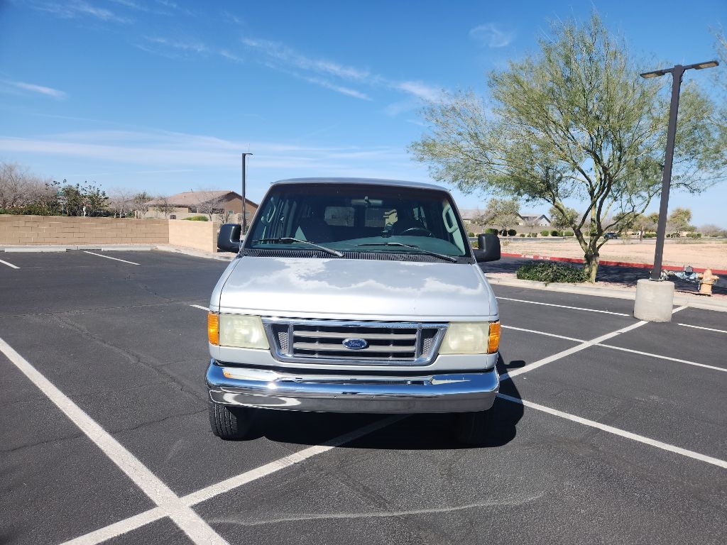 Ford Econoline E-350 XL Super Duty 2005