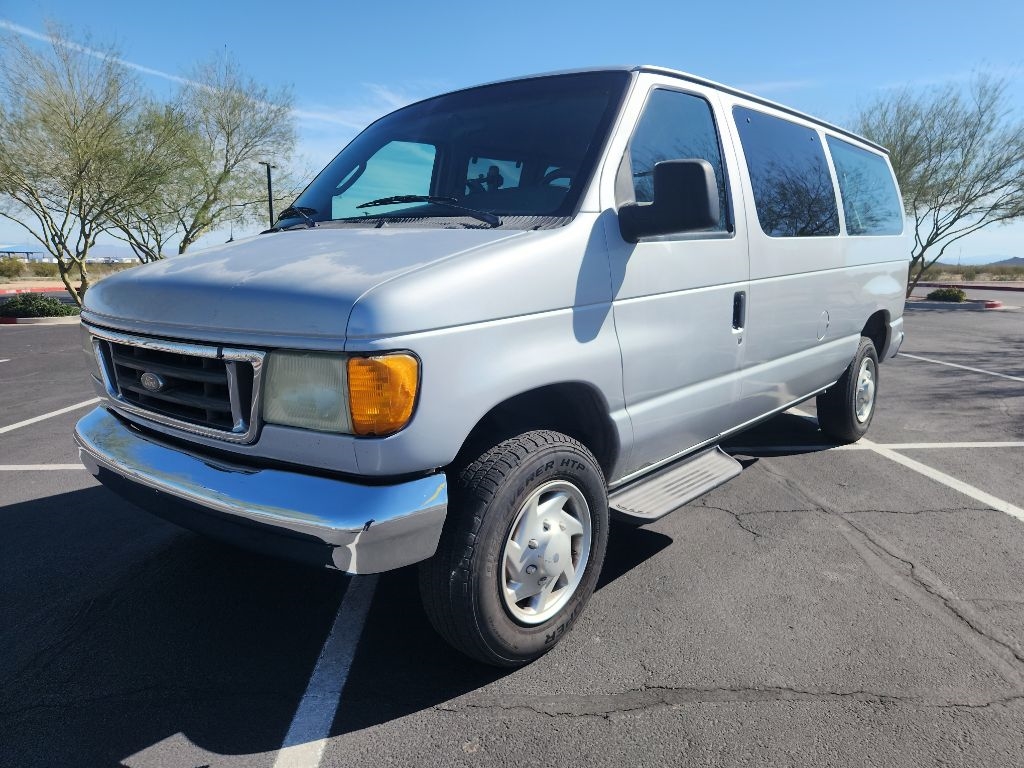 Ford Econoline E-350 XL Super Duty 2005
