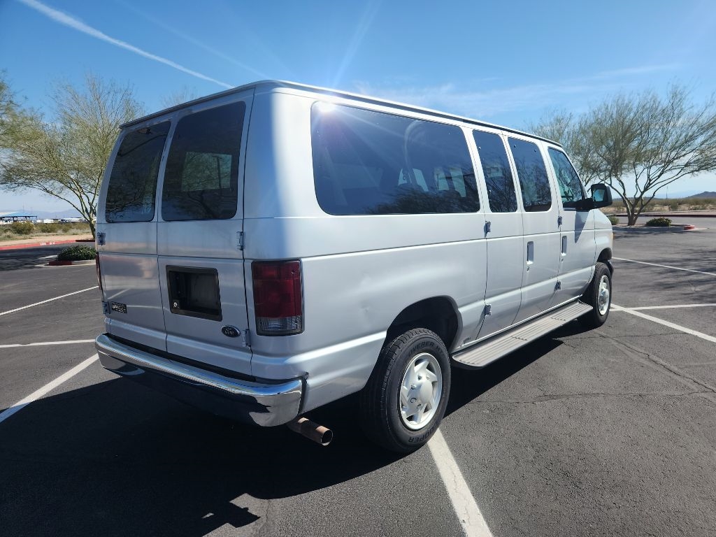 Ford Econoline E-350 XL Super Duty 2005