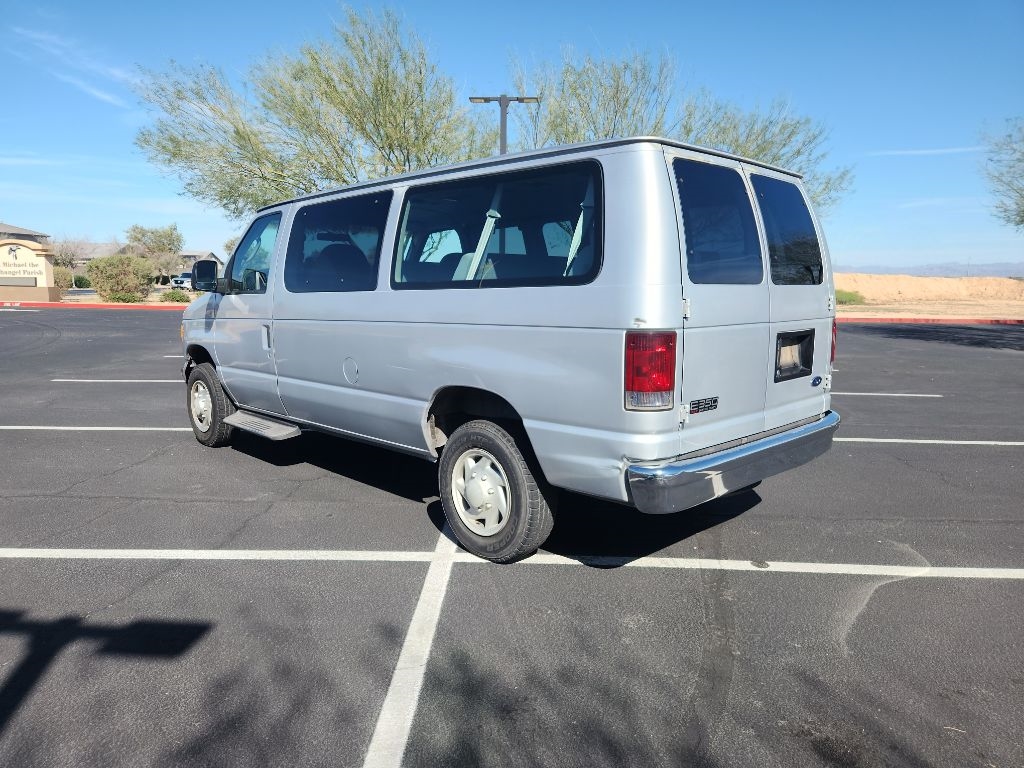 Ford Econoline E-350 XL Super Duty 2005