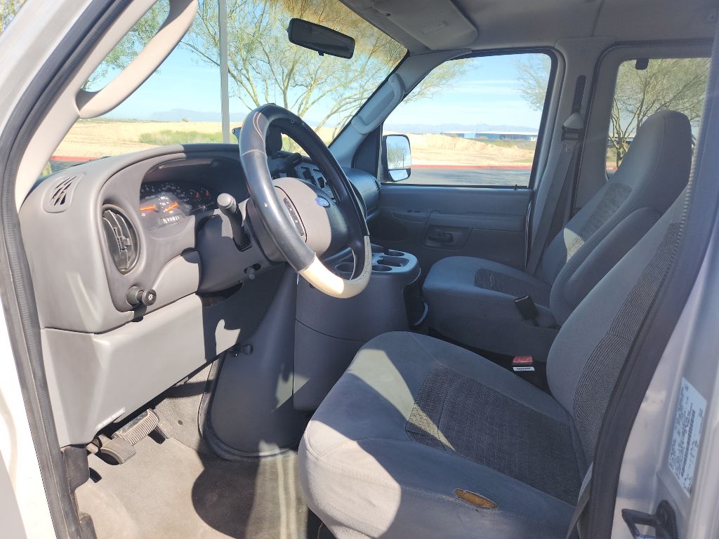 Ford Econoline E-350 XL Super Duty 2005