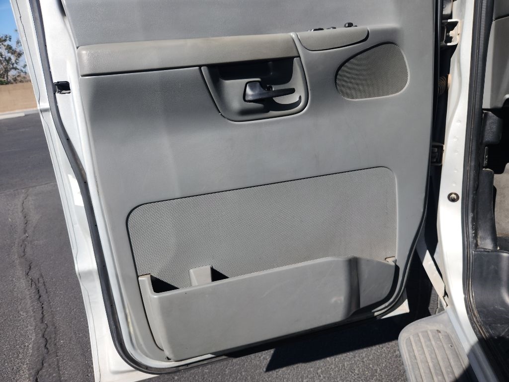 Ford Econoline E-350 XL Super Duty 2005