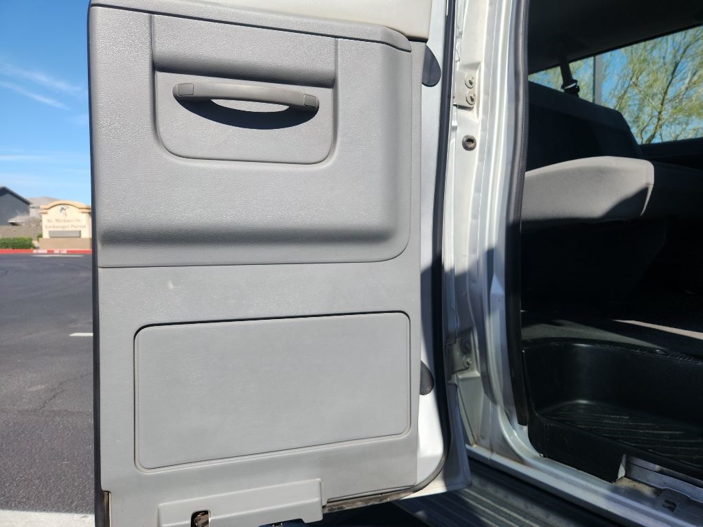 Ford Econoline E-350 XL Super Duty 2005