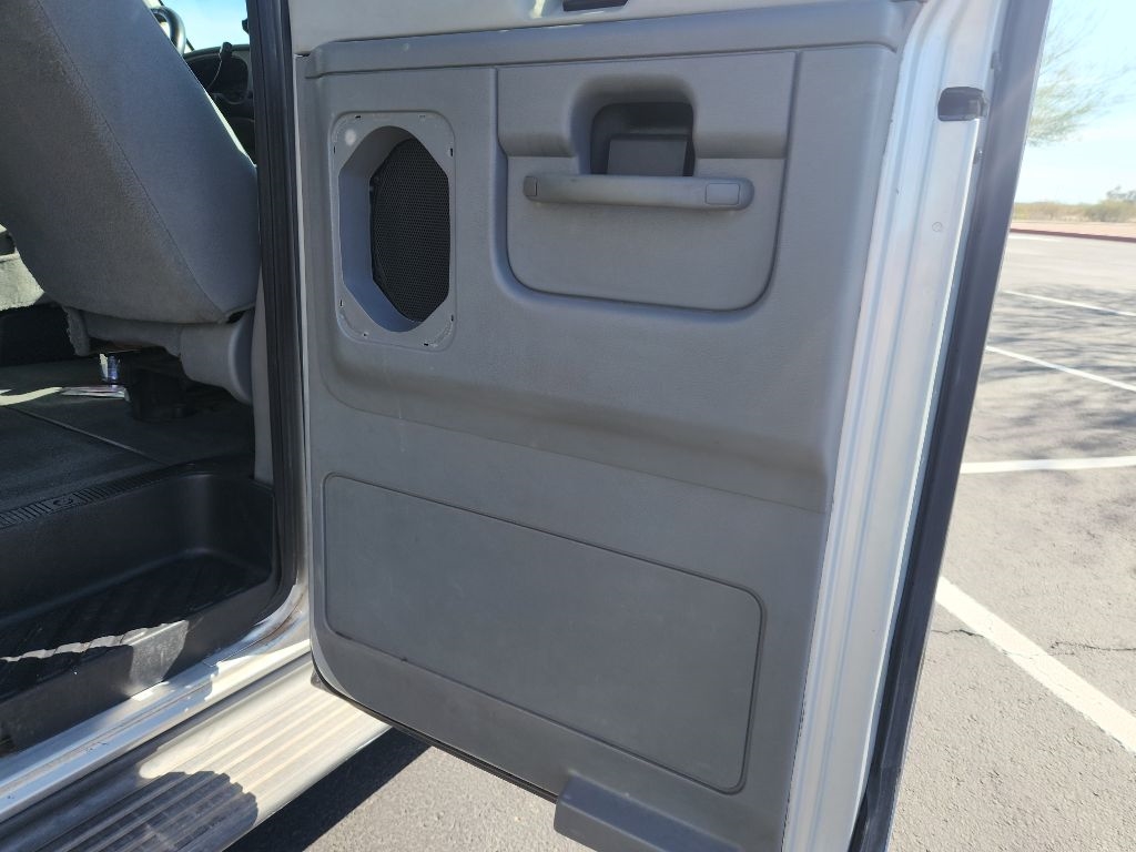 Ford Econoline E-350 XL Super Duty 2005