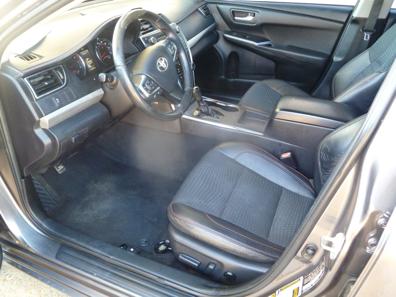 Toyota Camry 4dr Sdn I4 Auto XLE (Natl) 2015