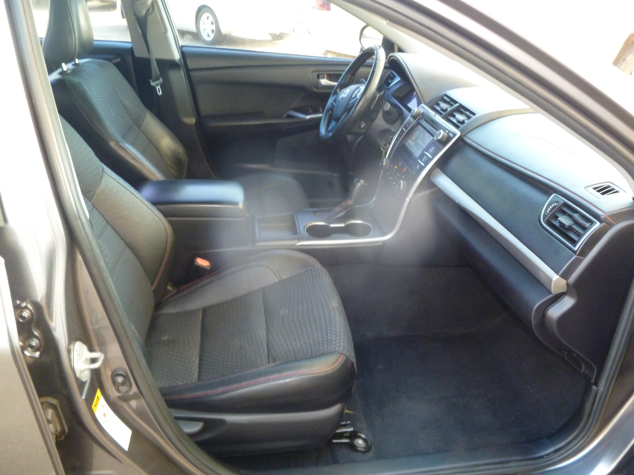 Toyota Camry 4dr Sdn I4 Auto XLE (Natl) 2015