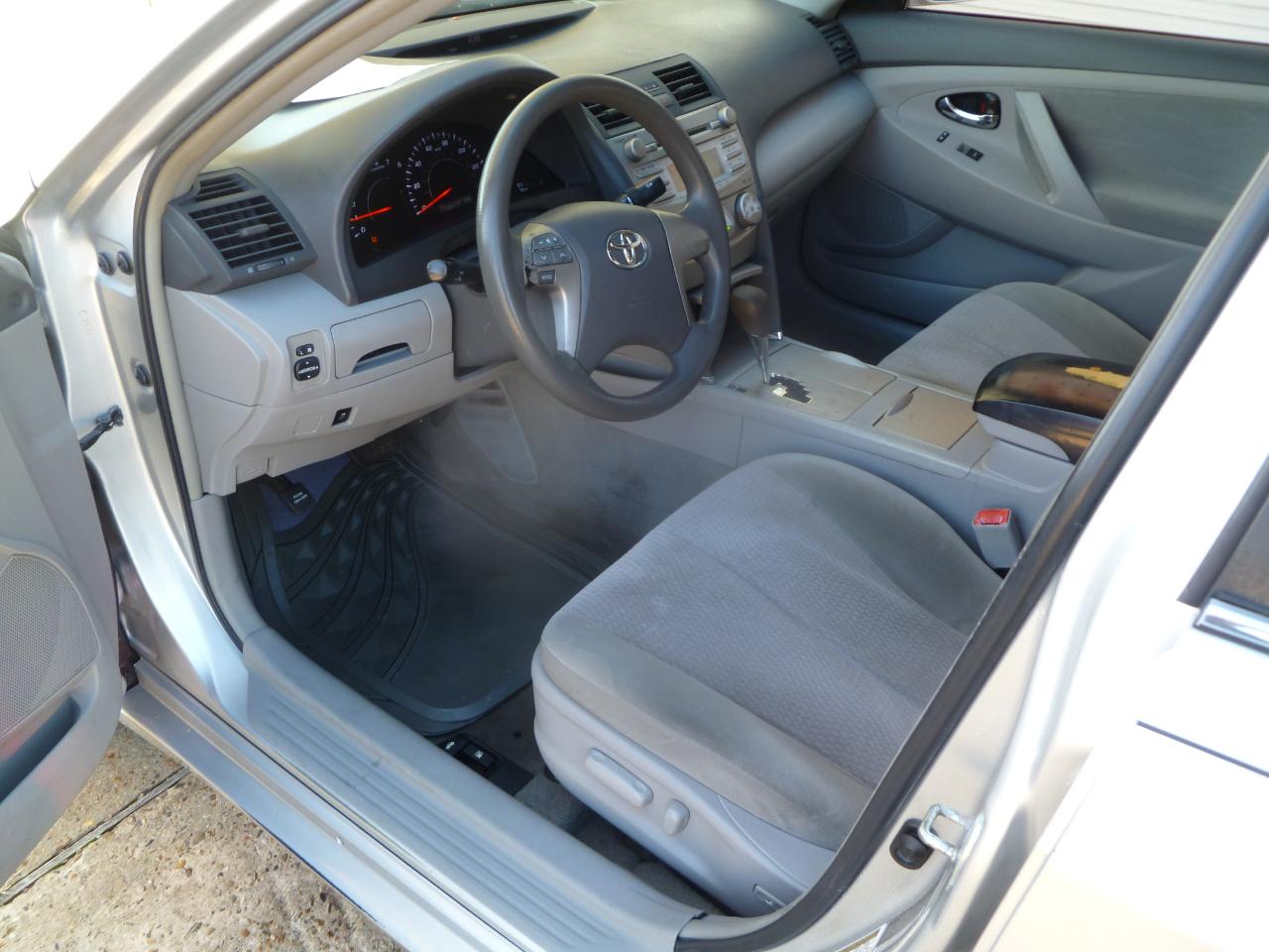 Toyota Camry 4dr Sdn I4 Man (Natl) 2010