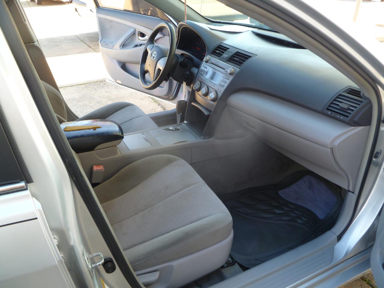 Toyota Camry 4dr Sdn I4 Man (Natl) 2010