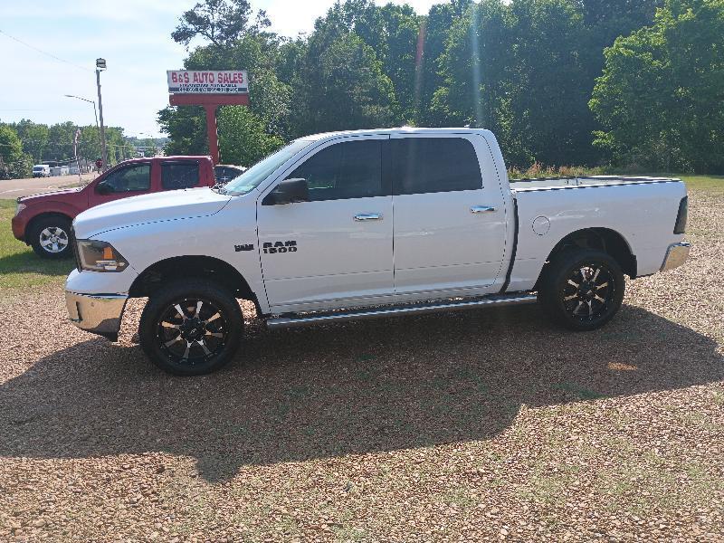 RAM 1500 SLT Crew Cab SWB 4WD 2015