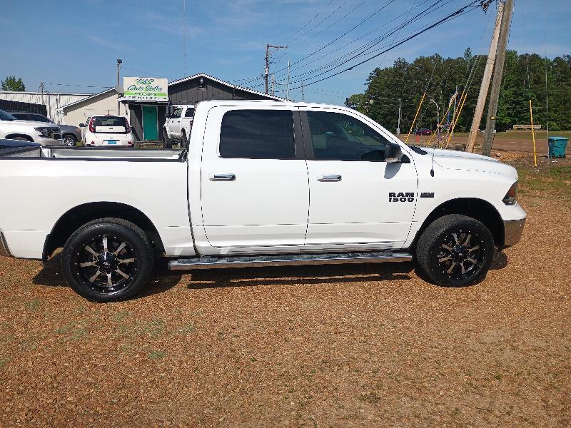 RAM 1500 SLT Crew Cab SWB 4WD 2015