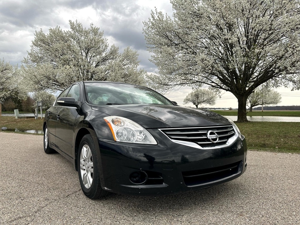2010 Nissan Altima's photo