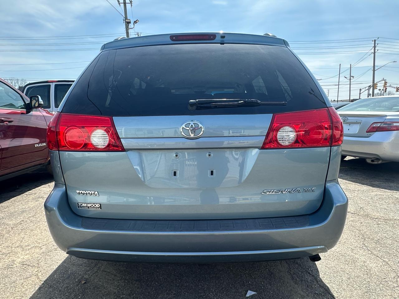 Toyota Sienna  2006