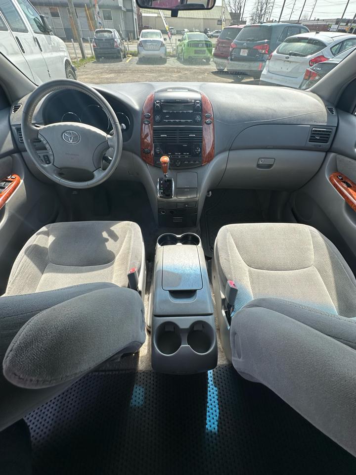 Toyota Sienna  2006