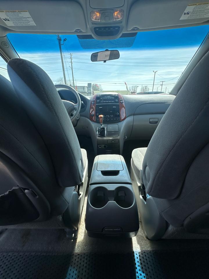 Toyota Sienna  2006