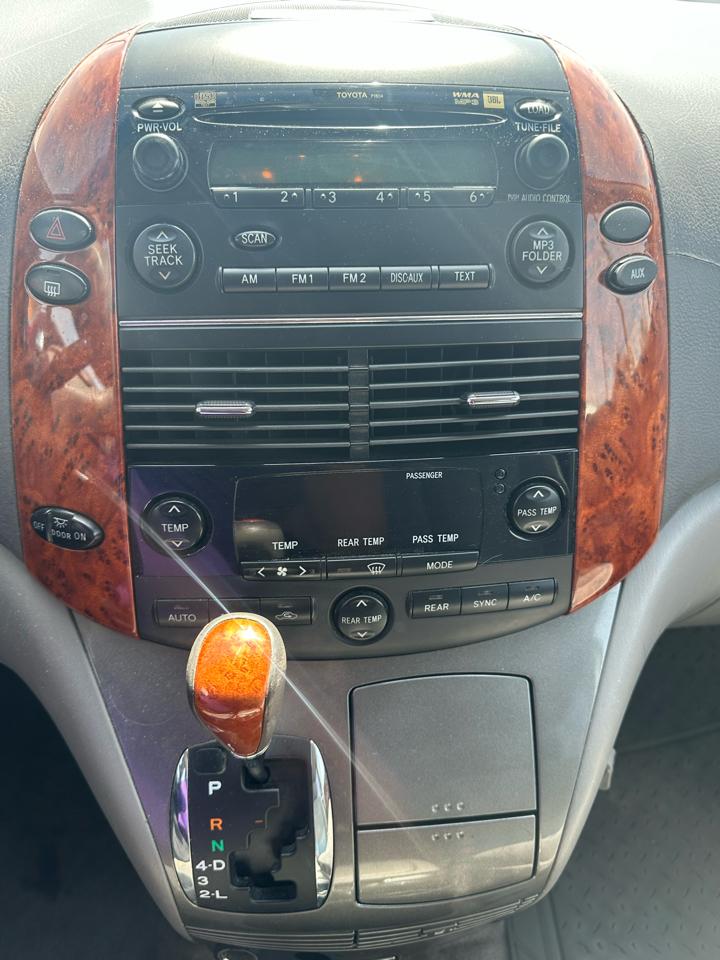 Toyota Sienna  2006