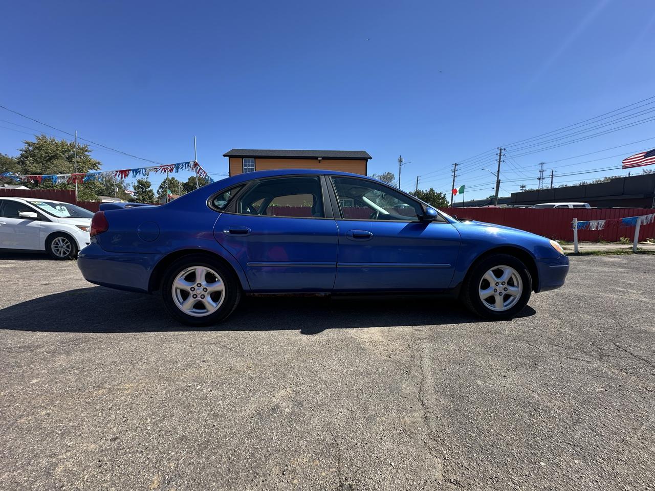Ford Taurus photo 4