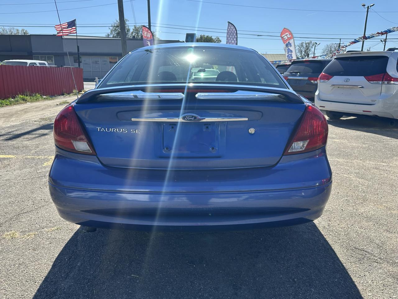 Ford Taurus photo 6