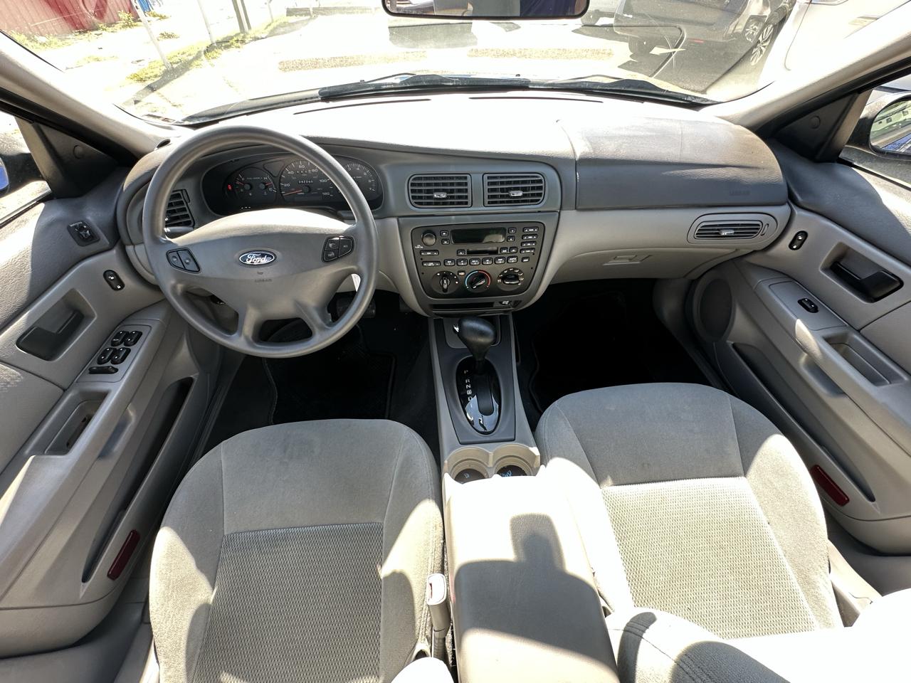 Ford Taurus photo 10