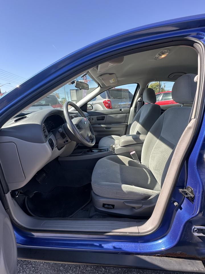 Ford Taurus photo 13