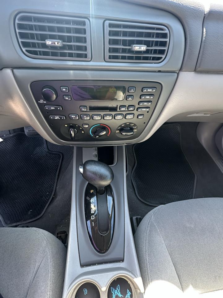 Ford Taurus photo 14
