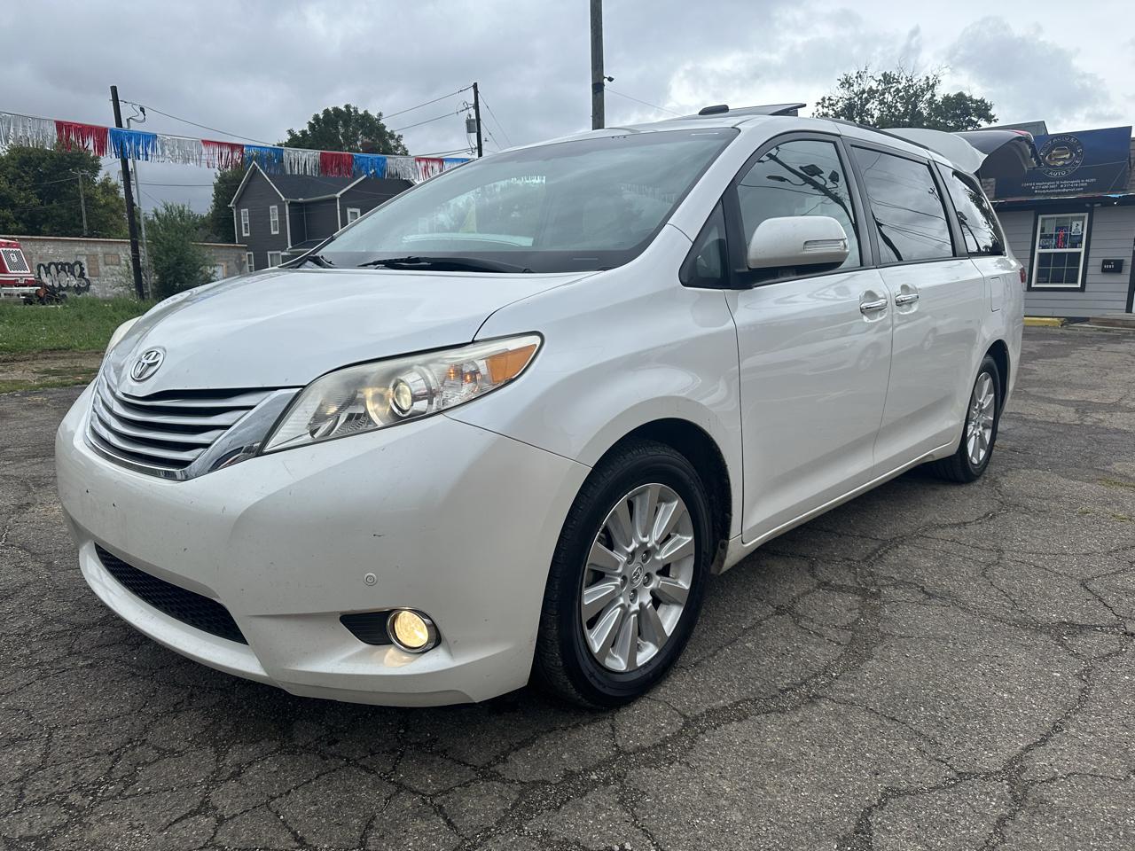 Toyota Sienna photo 3