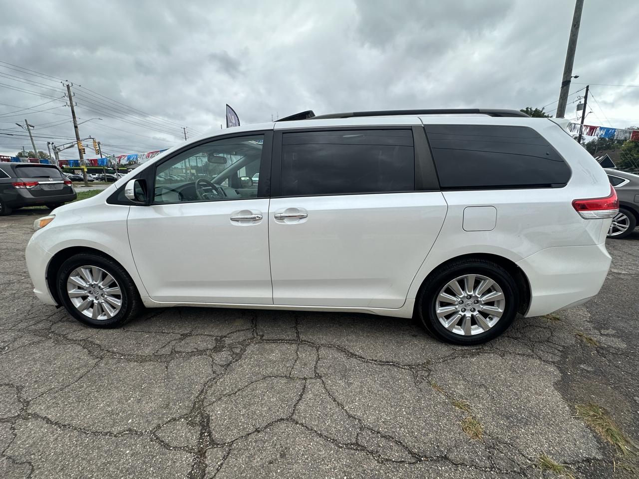 Toyota Sienna photo 10