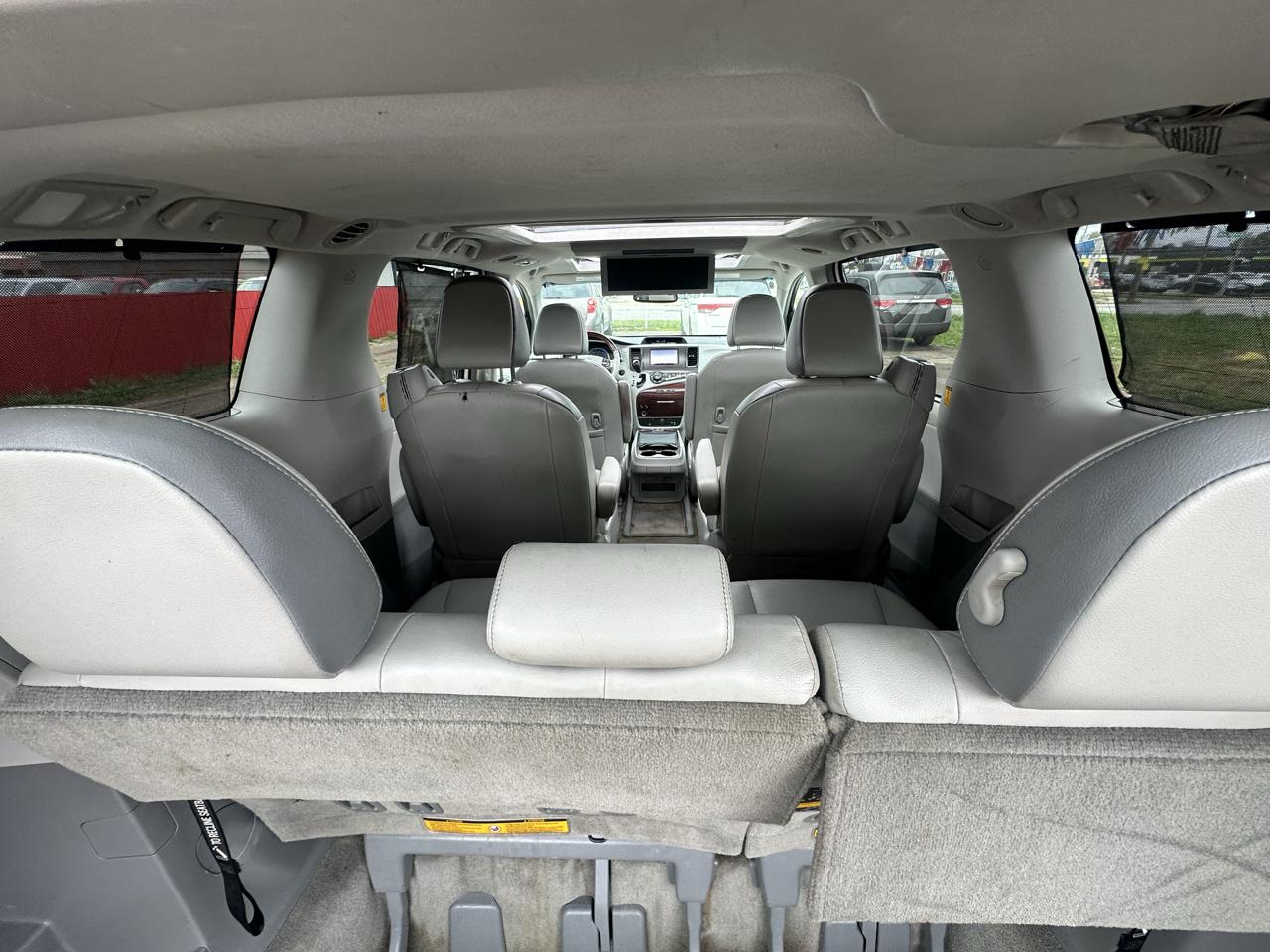 Toyota Sienna photo 11
