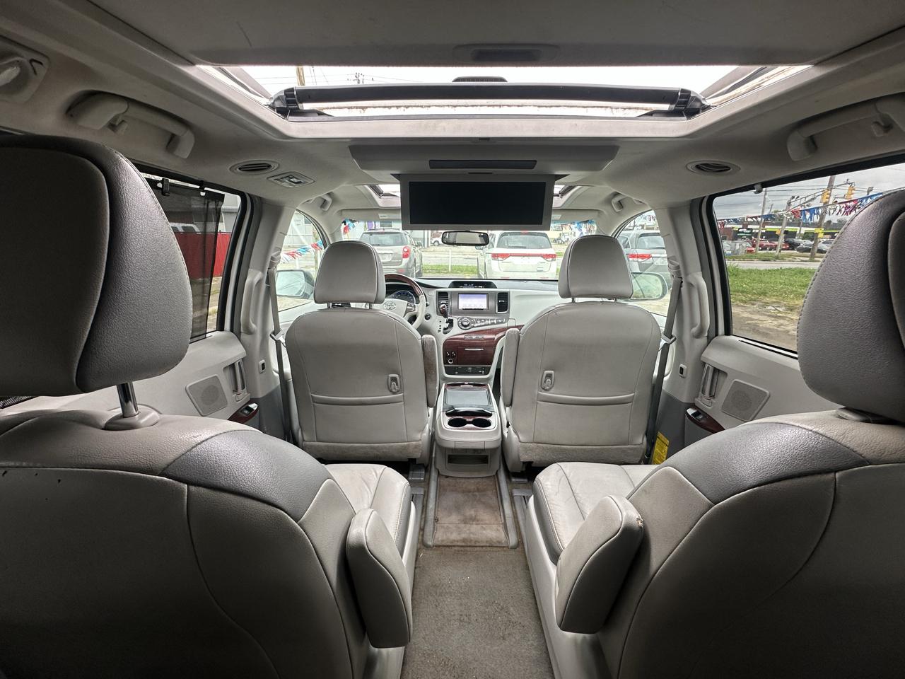 Toyota Sienna photo 14
