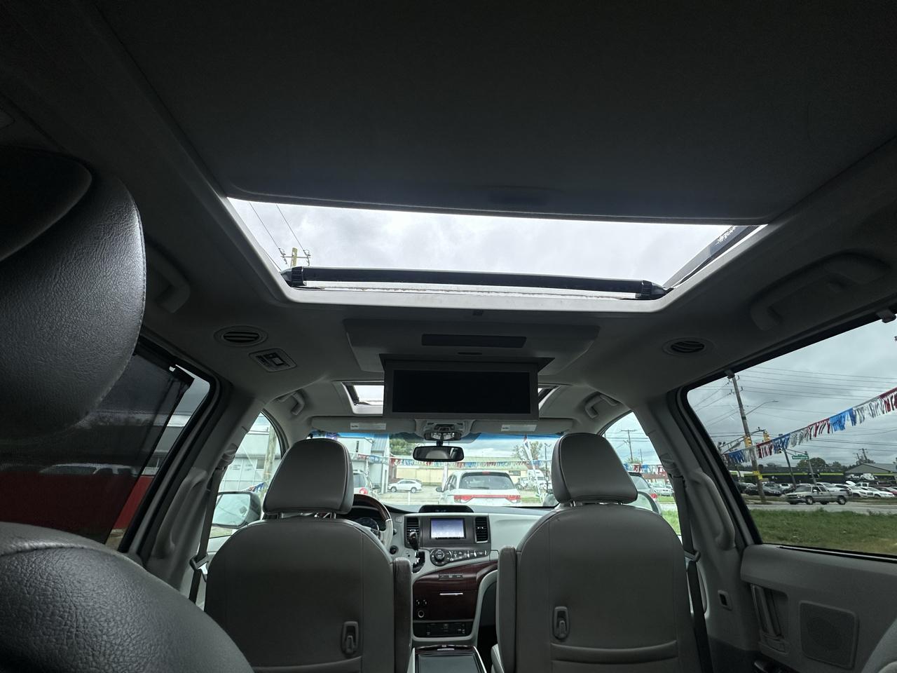Toyota Sienna photo 15