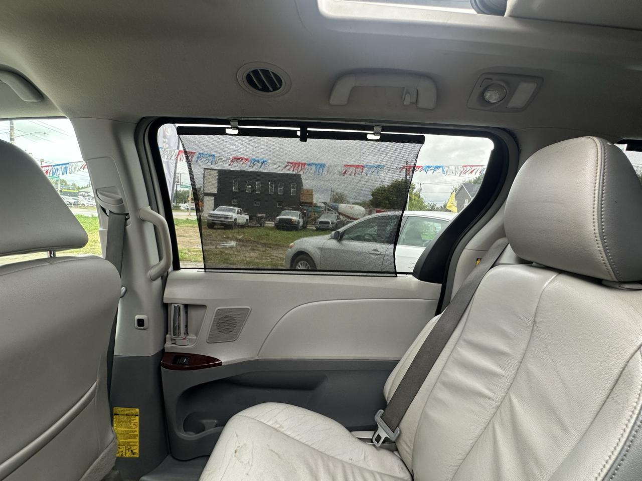Toyota Sienna photo 16