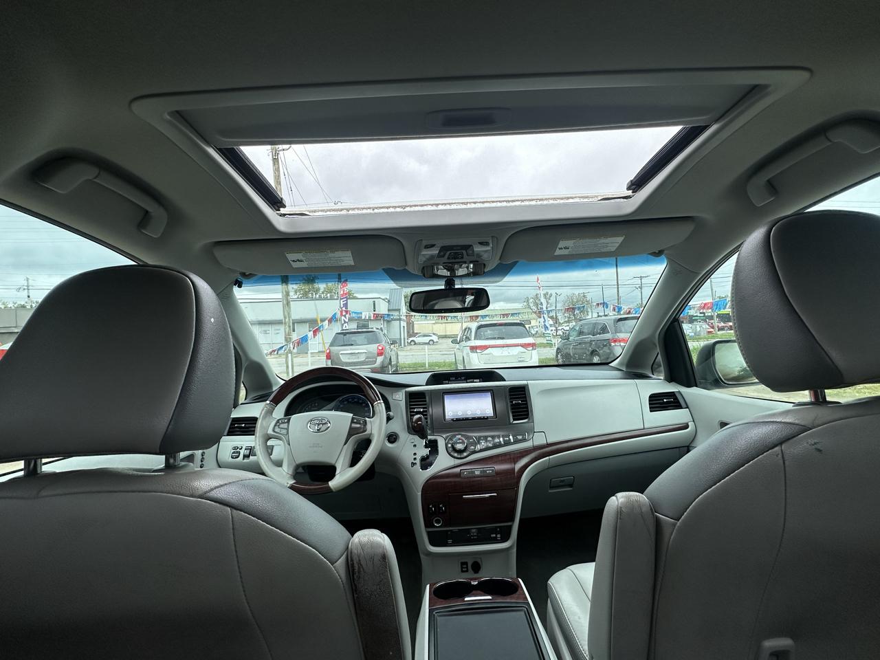 Toyota Sienna photo 17