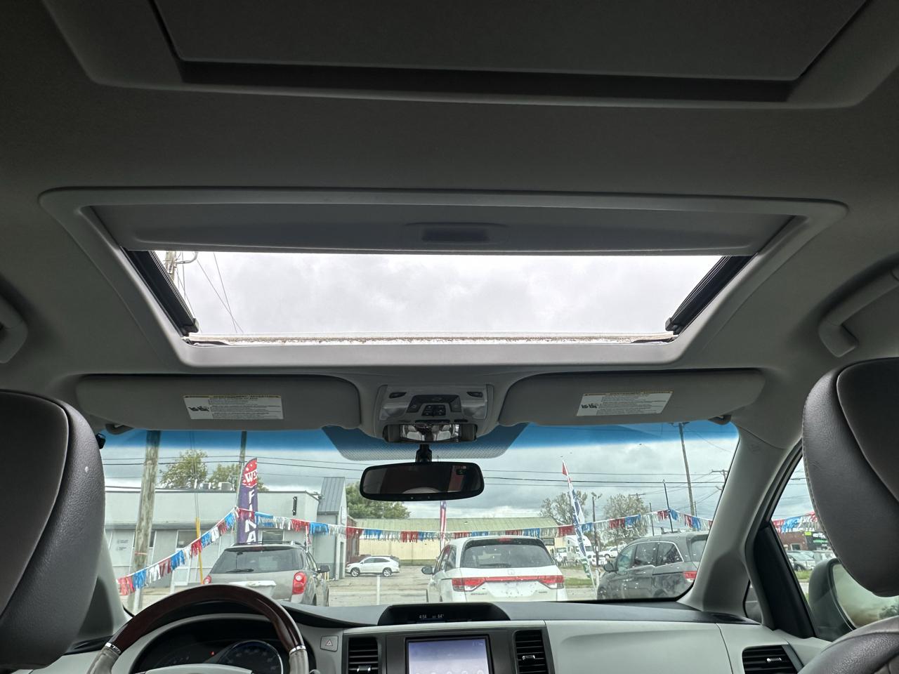 Toyota Sienna photo 19