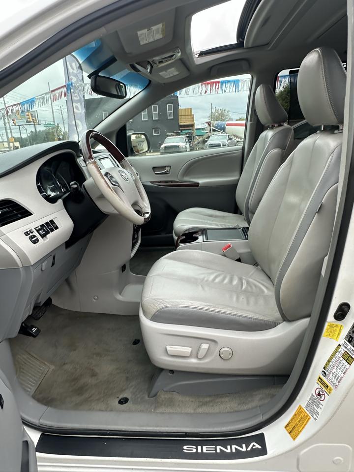Toyota Sienna photo 20