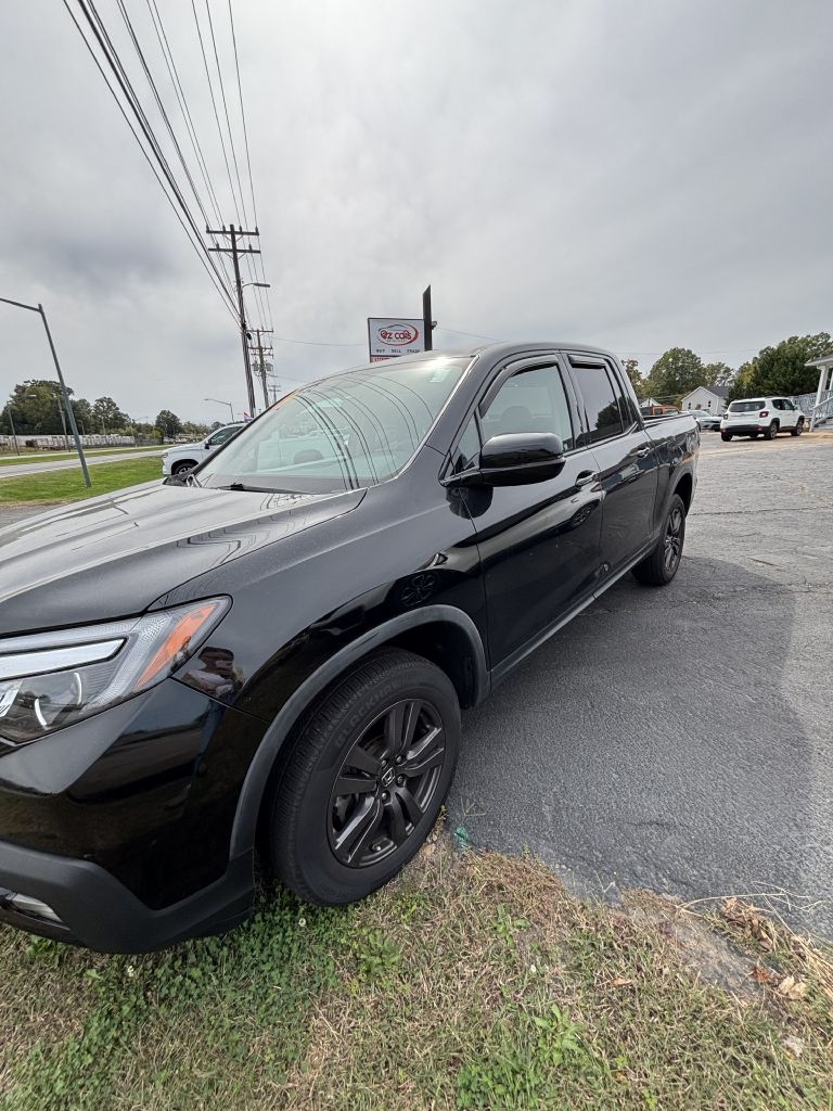 2019 Honda Ridgeline Sport photo 2