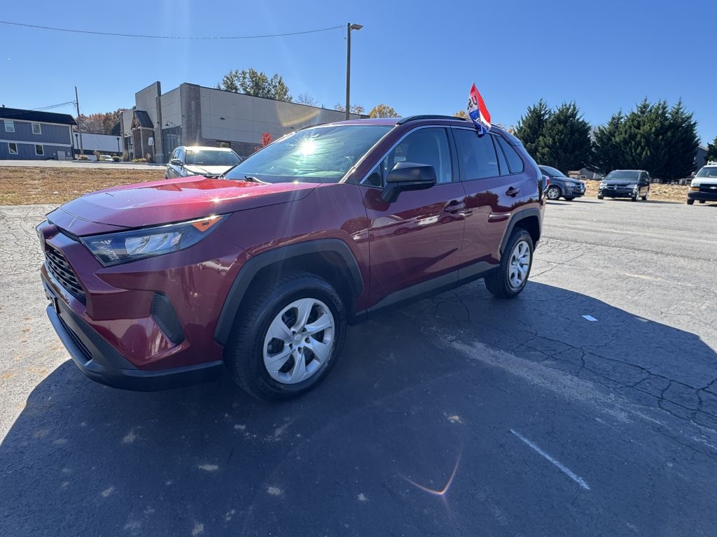 2020 Toyota RAV4 LE photo 2