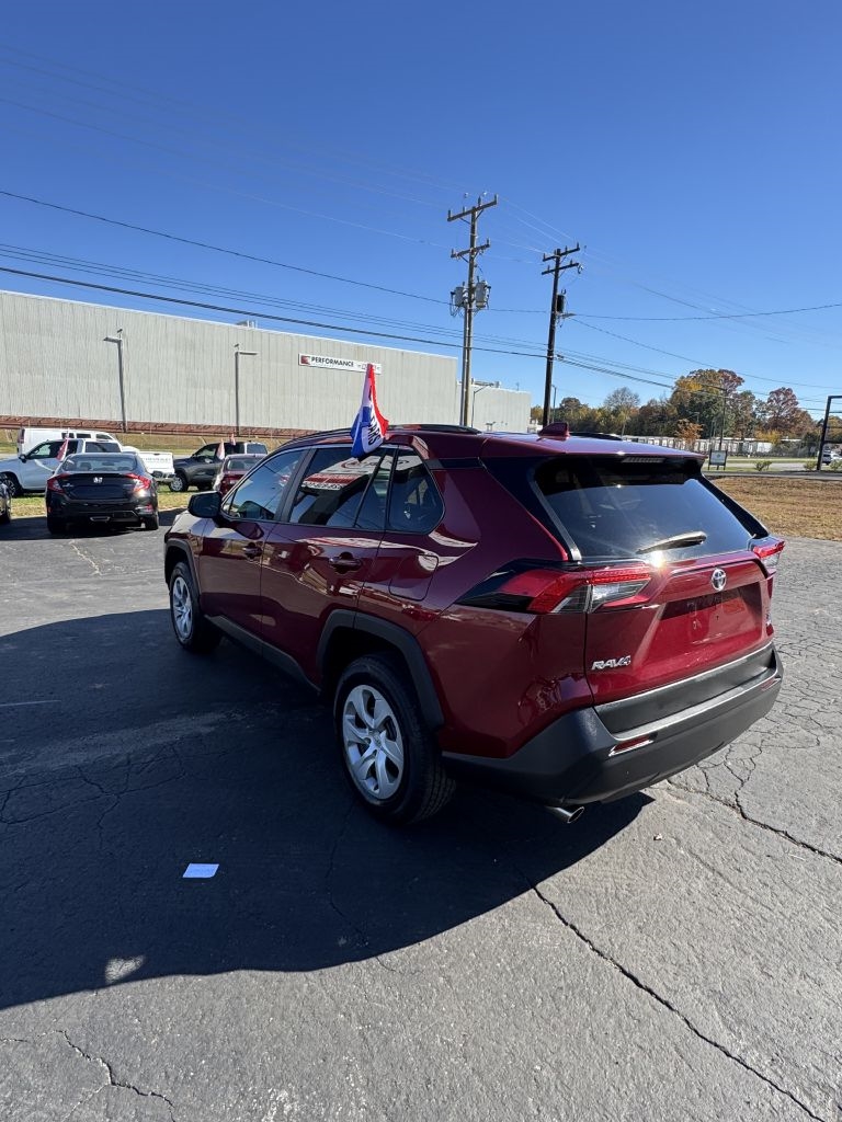 2020 Toyota RAV4 LE photo 3