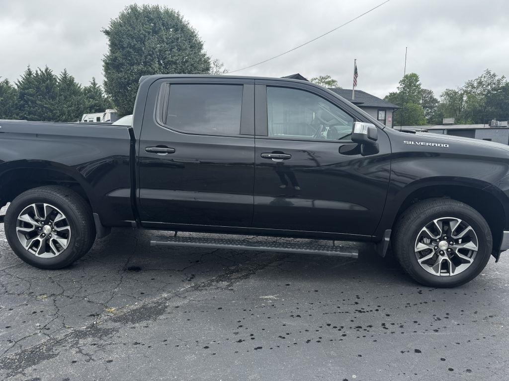 Chevrolet Silverado 1500 LT-L Crew Cab 4WD 2023