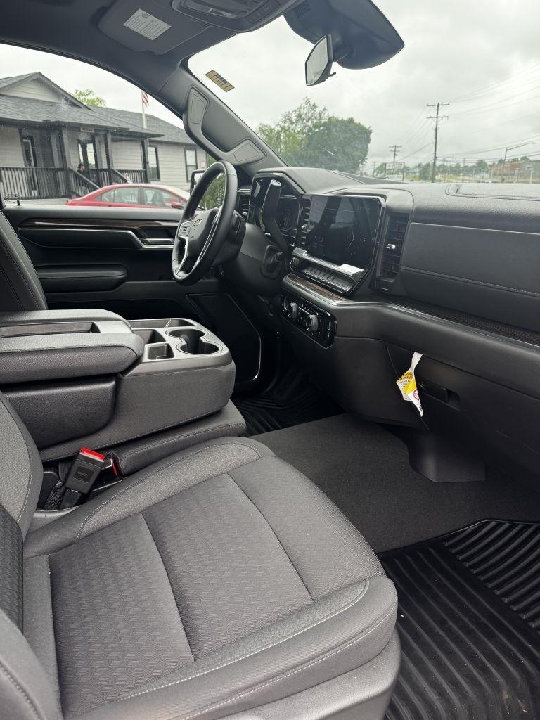 Chevrolet Silverado 1500 LT-L Crew Cab 4WD 2023