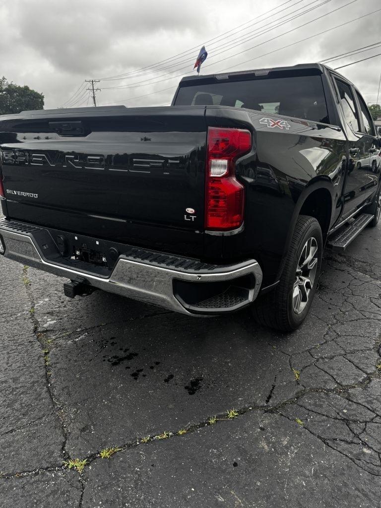 Chevrolet Silverado 1500 LT-L Crew Cab 4WD 2023