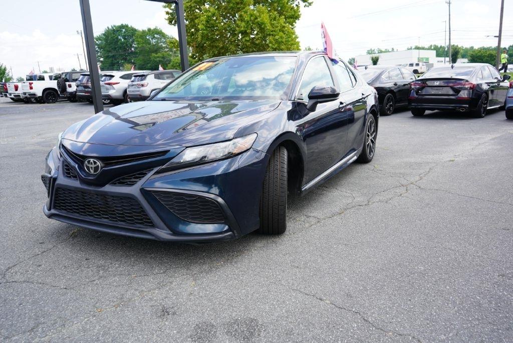Toyota Camry SE 2021