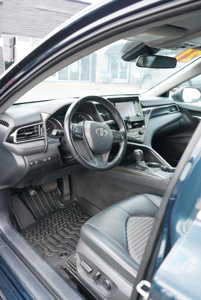 Toyota Camry SE 2021